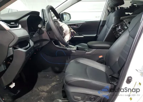 2024 Toyota Rav4 Xle Premium z USA, uszkodzony, nr VIN 2T3A1RFV4RW459565